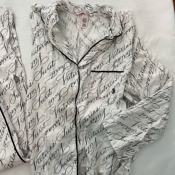Victoria's Secret Flannel White Script Long Pajama Set Size Small - Picture 4 of 8